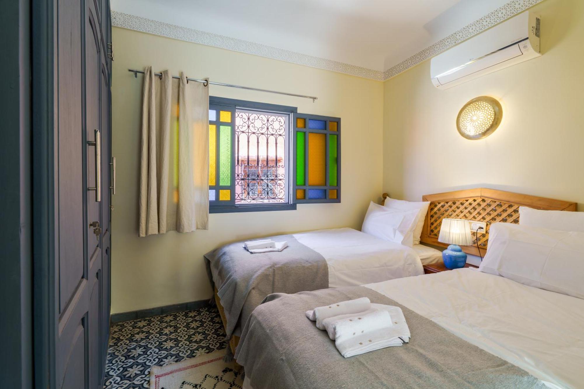 Riad 4 Chambres - Piscine & Petit Dejeuner Gratuit - Wifi Fibre Optique Marrakesh Buitenkant foto