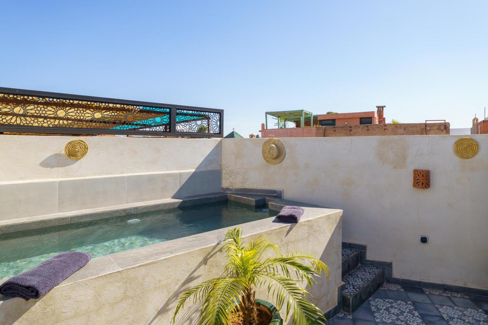 Riad 4 Chambres - Piscine & Petit Dejeuner Gratuit - Wifi Fibre Optique Marrakesh Buitenkant foto