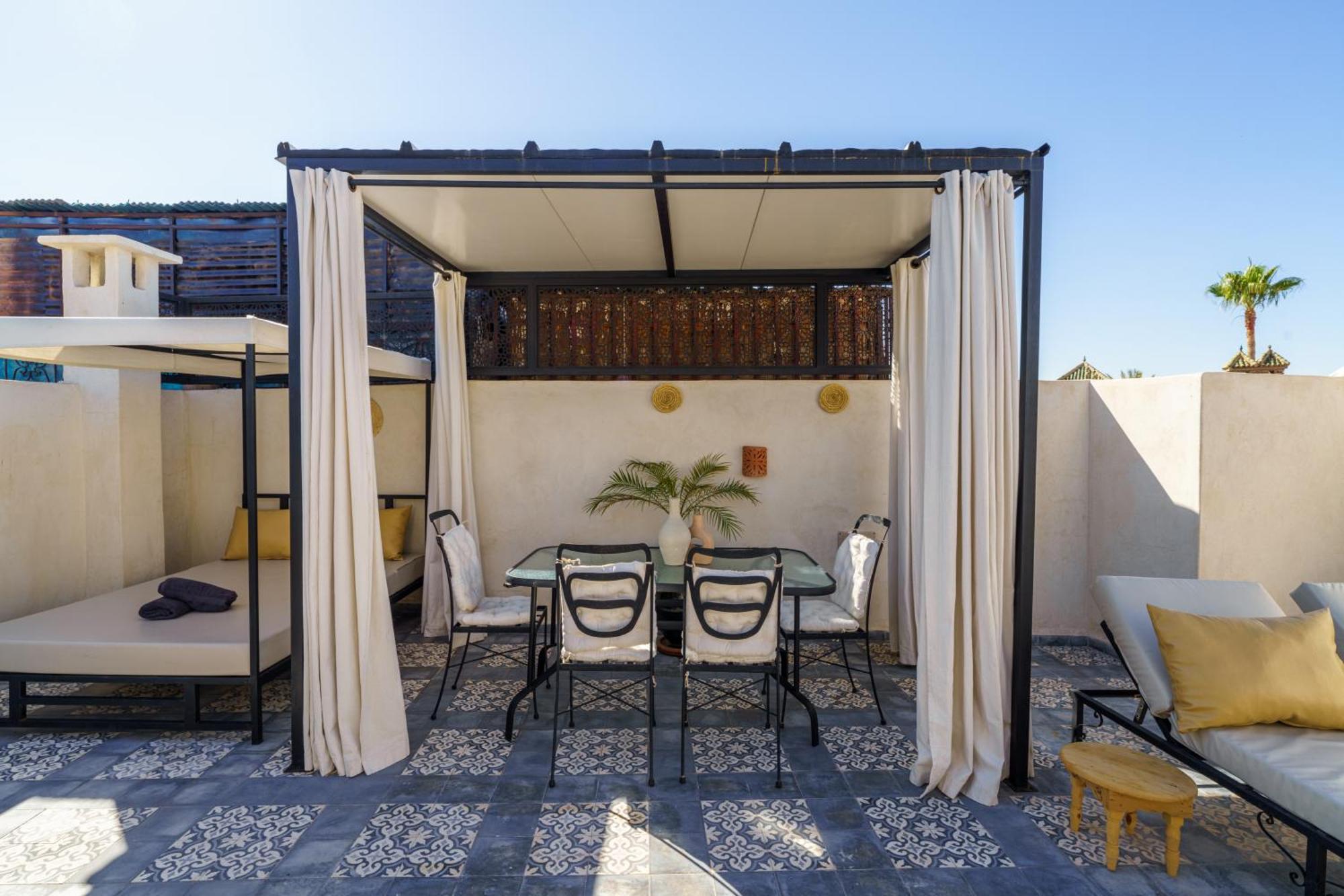Riad 4 Chambres - Piscine & Petit Dejeuner Gratuit - Wifi Fibre Optique Marrakesh Buitenkant foto