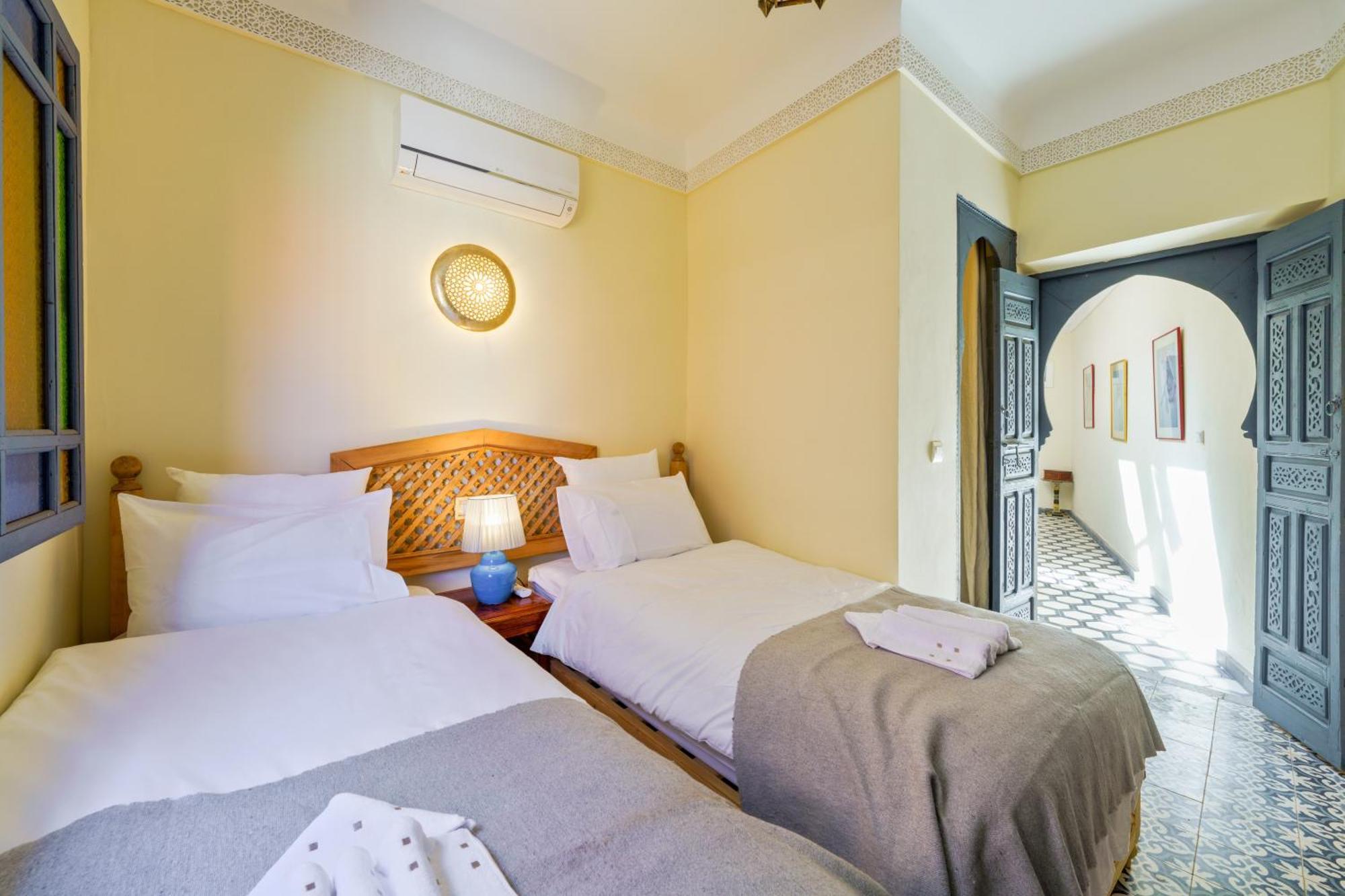 Riad 4 Chambres - Piscine & Petit Dejeuner Gratuit - Wifi Fibre Optique Marrakesh Buitenkant foto