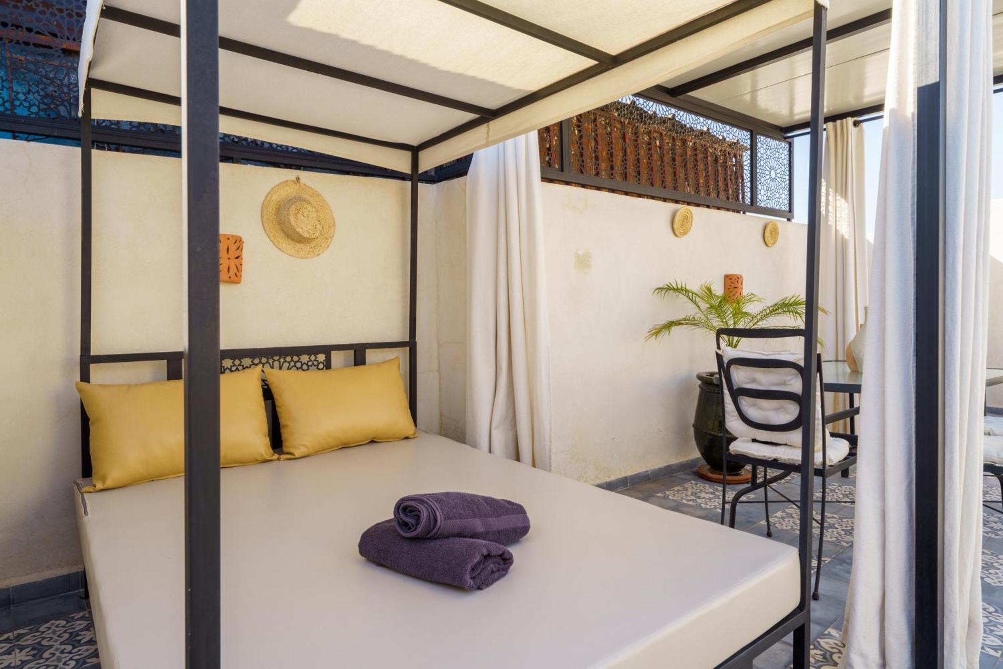 Riad 4 Chambres - Piscine & Petit Dejeuner Gratuit - Wifi Fibre Optique Marrakesh Buitenkant foto