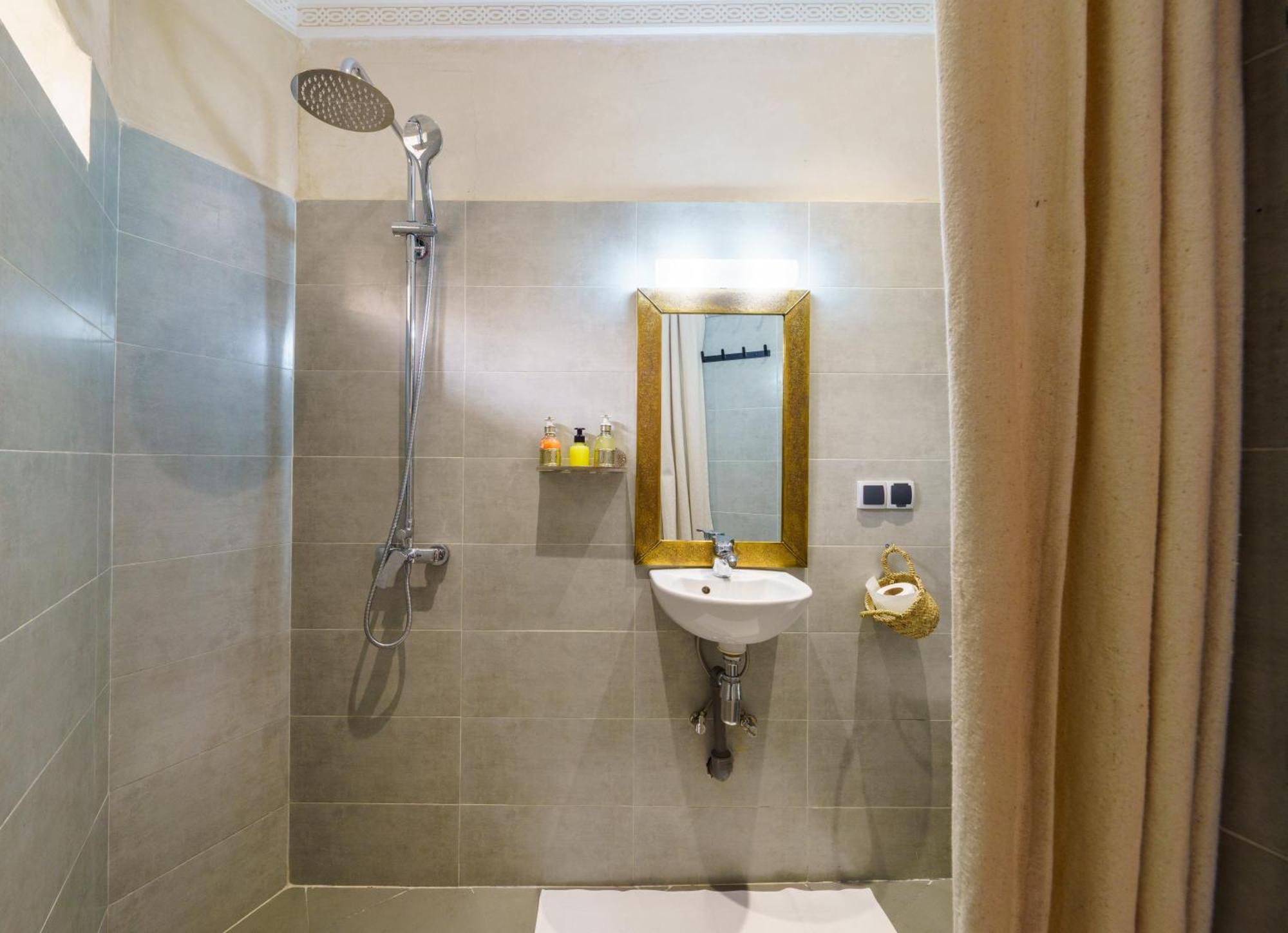 Riad 4 Chambres - Piscine & Petit Dejeuner Gratuit - Wifi Fibre Optique Marrakesh Buitenkant foto